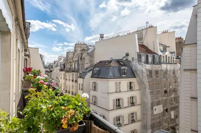 Vue générale sur Paris ou vue de la ville depuis l'appartement