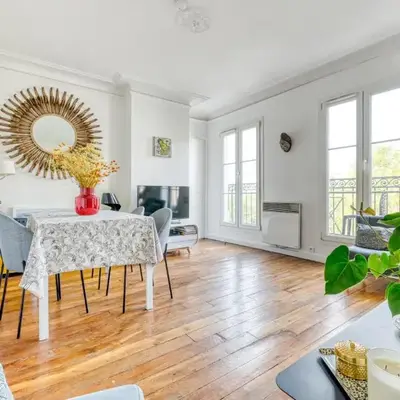 Stunning Apartment 2br + balcony + nice view