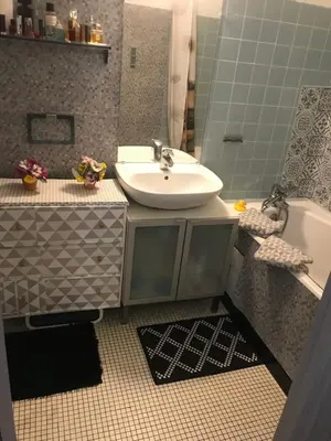 Salle de bains dans l'établissement Cosy studio Paris Wagram