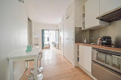 Cuisine ou kitchenette dans l'établissement Warm & Welcoming Flat - Family's Ideal - Marais