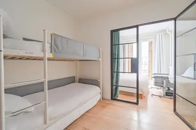 Un ou plusieurs lits dans un hébergement de l'établissement Warm & Welcoming Flat - Family's Ideal - Marais