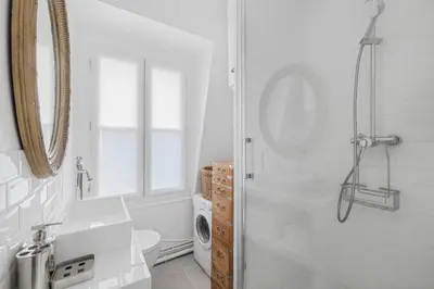 Salle de bains dans l'établissement Benjamine