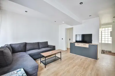 Télévision ou salle de divertissement dans l'établissement Lovely apartment for 6, Subway at 160m !