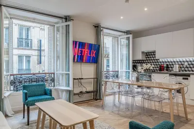 Cuisine ou kitchenette dans l'établissement Appartement spacieux et lumineux à Montorgueil