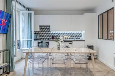 Cuisine ou kitchenette dans l'établissement Appartement spacieux et lumineux à Montorgueil