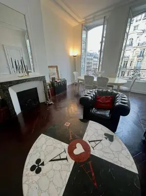 Coin salon dans l'établissement Exclusive Suite Parisian Palace
