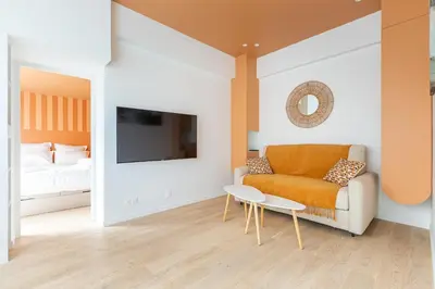 Télévision ou salle de divertissement dans l'établissement Rome Batignolles - Luxe Charme - 2P