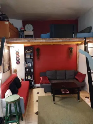 Coin salon dans l'établissement Studio sympa meublé et équipé Paris Nation.