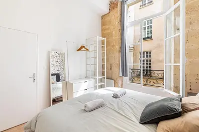 Un ou plusieurs lits dans un hébergement de l'établissement GuestReady - Bel Appartement Le Marais