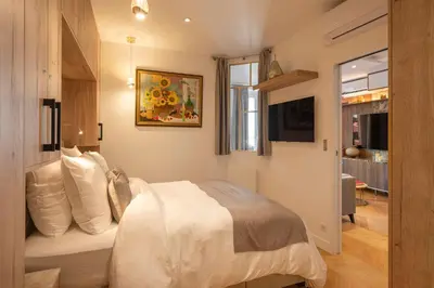 Plan de l'établissement SaintGermainByCecile - Luxueux 2 pièces AC Ambre