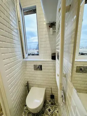 Salle de bains dans l'établissement Studio « lescostreet » Les Halles : vue Tour Eiffel