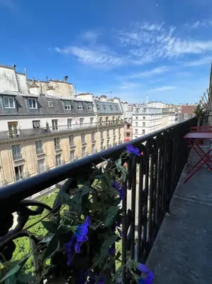 Balcon ou terrasse dans l'établissement Studio « lescostreet » Les Halles : vue Tour Eiffel