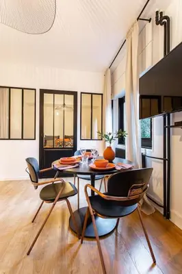 Coin salon dans l'établissement Luxuous loft in the jourdains'village-Imhost