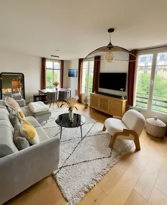 Télévision ou salle de divertissement dans l'établissement Appartement charmant - Batignolles/Montmartre