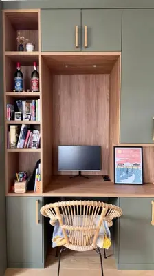 Bibliothèque dans l'appartement