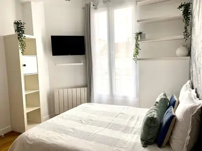 Un ou plusieurs lits dans un hébergement de l'établissement Cozy studio near Montmartre