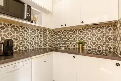 Cuisine ou kitchenette dans l'établissement Cozy studio near Montmartre