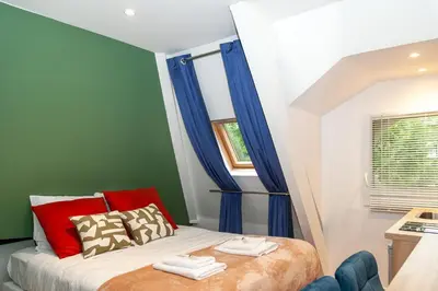 Un ou plusieurs lits dans un hébergement de l'établissement Nets Inn - Buttes Chaumont