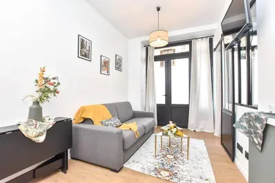 Coin salon dans l'établissement Charming Flat in Montmartre - Imhost