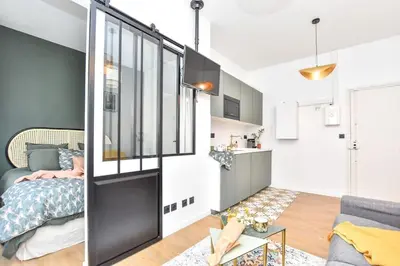 Cuisine ou kitchenette dans l'établissement Charming Flat in Montmartre - Imhost