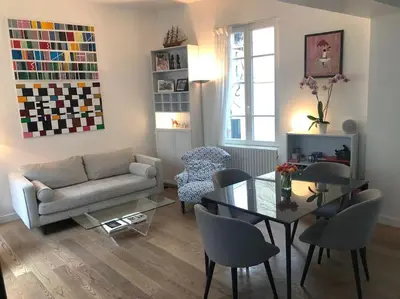 Coin salon dans l'établissement Superbe maison individuelle dans Paris