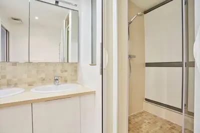 Salle de bains dans l'établissement Rent a Room apartments - Degas