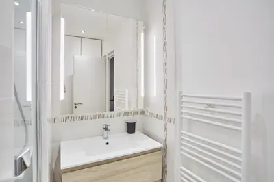 Salle de bains dans l'établissement Rent a Room apartments - Degas