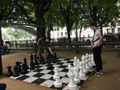Clients de l'établissement Paris, au bord du Canal Saint Martin