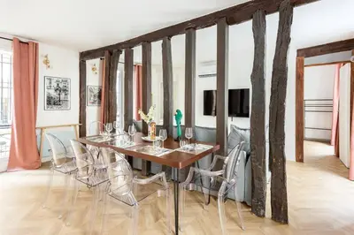 Télévision ou salle de divertissement dans l'établissement SophieStay - Contemporary Apt- King Size Bed