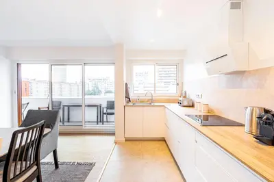 Cuisine ou kitchenette dans l'établissement GuestReady - Apt avec Balcon à la Place d'Italie