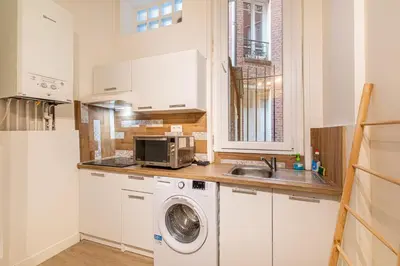Cuisine ou kitchenette dans l'établissement GuestReady - Chic retreat in Clichy