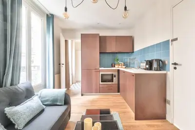 Cuisine ou kitchenette dans l'établissement Cozy and practical apt in Paris Center