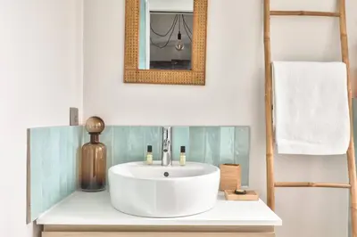Salle de bains dans l'établissement Cozy and practical apt in Paris Center