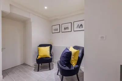 Coin salon dans l'établissement Amazing apartment 2BR6P - BastilleVoltaire