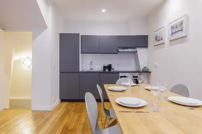 Cuisine ou kitchenette dans l'établissement Amazing apartment 2BR6P - BastilleVoltaire