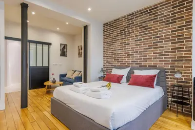 Un ou plusieurs lits dans un hébergement de l'établissement Amazing apartment 2BR6P - BastilleVoltaire