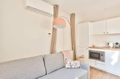 Cuisine ou kitchenette dans l'établissement Cozy Apartment Paris Center for 3