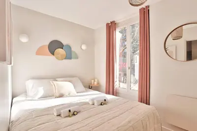 Un ou plusieurs lits dans un hébergement de l'établissement Cozy Apartment Paris Center for 3