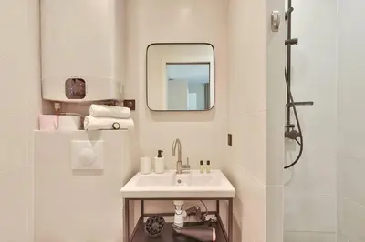 Salle de bains dans l'établissement Cozy Apartment Paris Center for 3