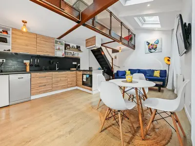 Cuisine ou kitchenette dans l'établissement Loft Duplex à 2 min de Paris - Parking gratuit