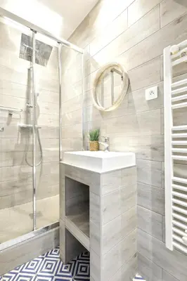 Salle de bains dans l'établissement Bright top floor studio near Pere Lachaise