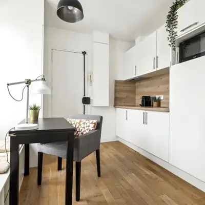Bright top floor studio near Pere Lachaise