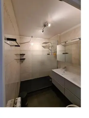 Salle de bains dans l'établissement CHAMBRE DE 11 M2 AVEC BALCON