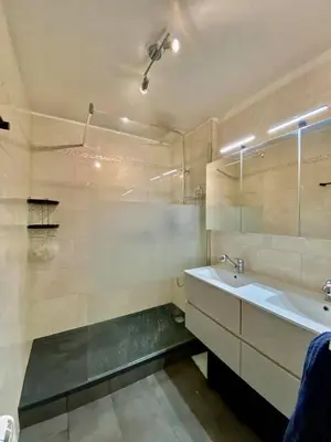 Salle de bains dans l'établissement CHAMBRE DE 11 M2 AVEC BALCON