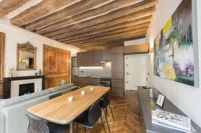 Cuisine ou kitchenette dans l'établissement Contrevents