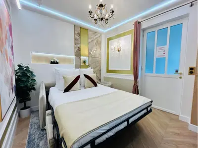 Un ou plusieurs lits dans un hébergement de l'établissement Merveil - Luxury Suite - Marais - Charlot