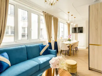 Télévision ou salle de divertissement dans l'établissement Merveil - Luxury Suite - Marais - Poissonniere