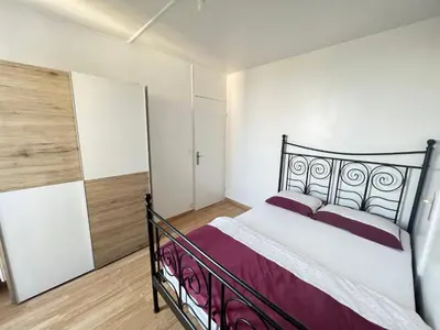 Un ou plusieurs lits dans un hébergement de l'établissement Bel appartement proche Paris métro 4