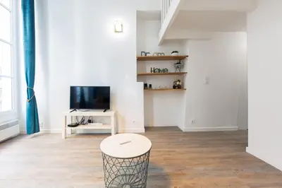 Télévision ou salle de divertissement dans l'établissement Le Loft Latin - Heart of Latin Quarter