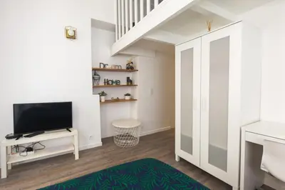 Télévision ou salle de divertissement dans l'établissement Le Loft Latin - Heart of Latin Quarter